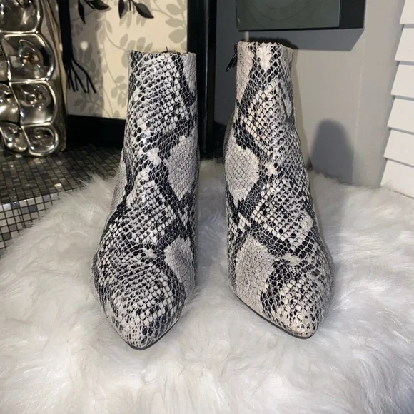 Worthington Gray and Black Ankle Booties Snakeskin Print - Picture 6 of 9